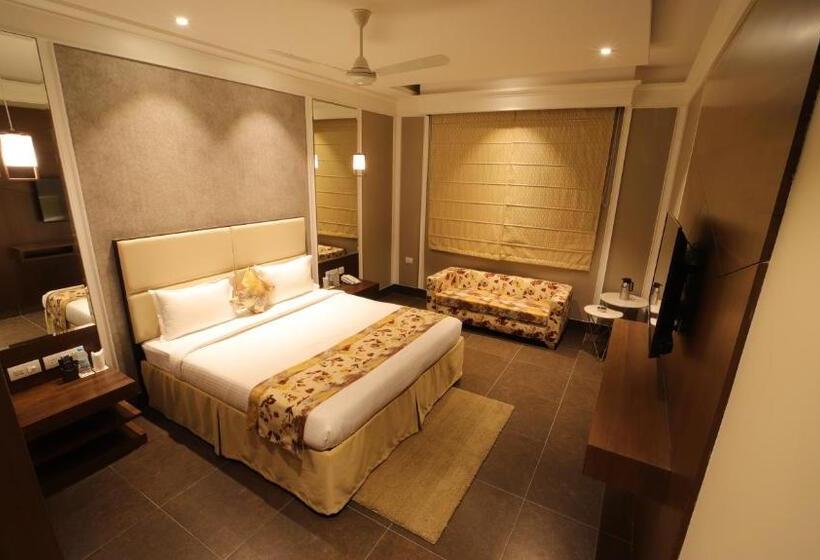 Hotell The Grand Village