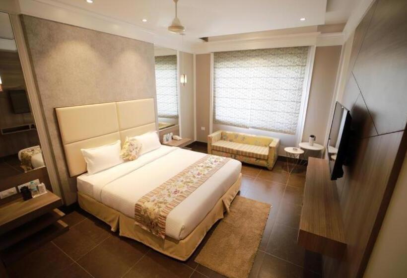 Hotell The Grand Village