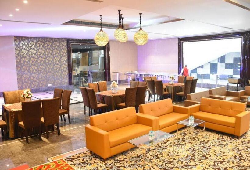 Hotell The Grand Village