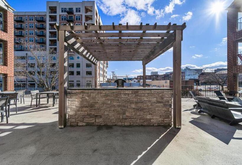 Kasa Downtown South Bend