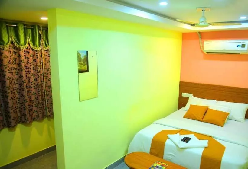 هتل Housefinch Residency