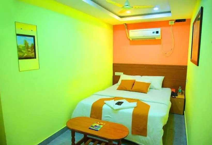 هتل Housefinch Residency