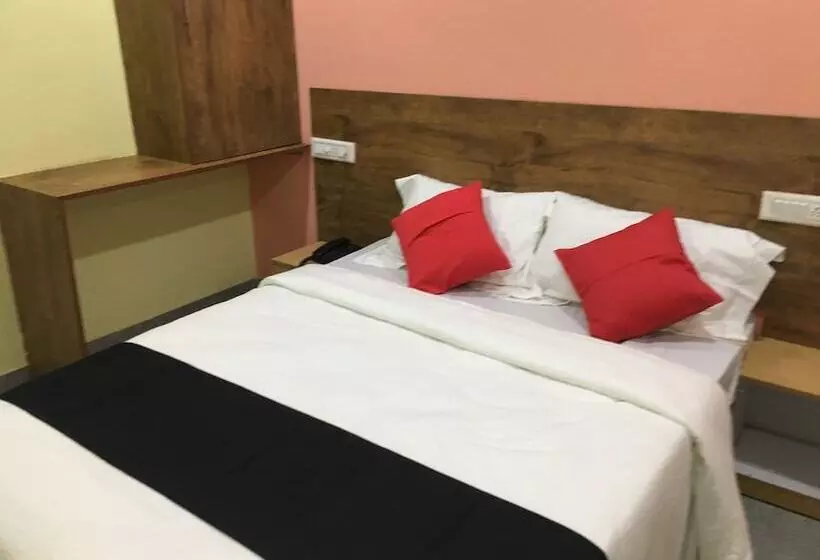 هتل Housefinch Residency