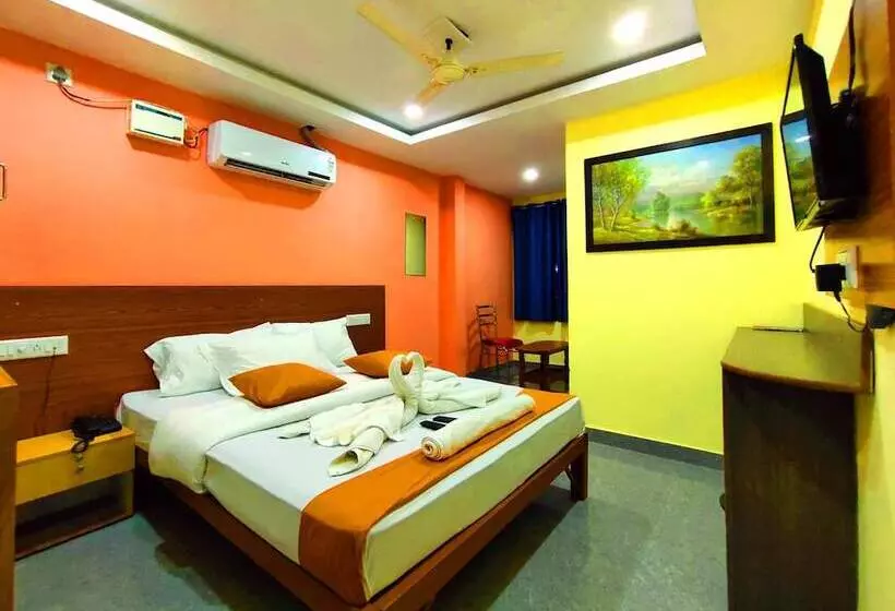 هتل Housefinch Residency