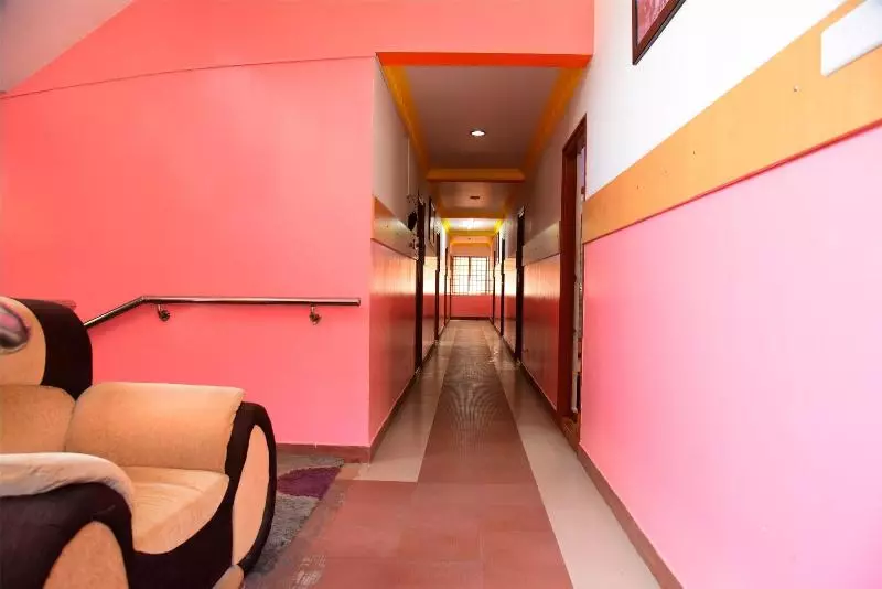 هتل Housefinch Residency