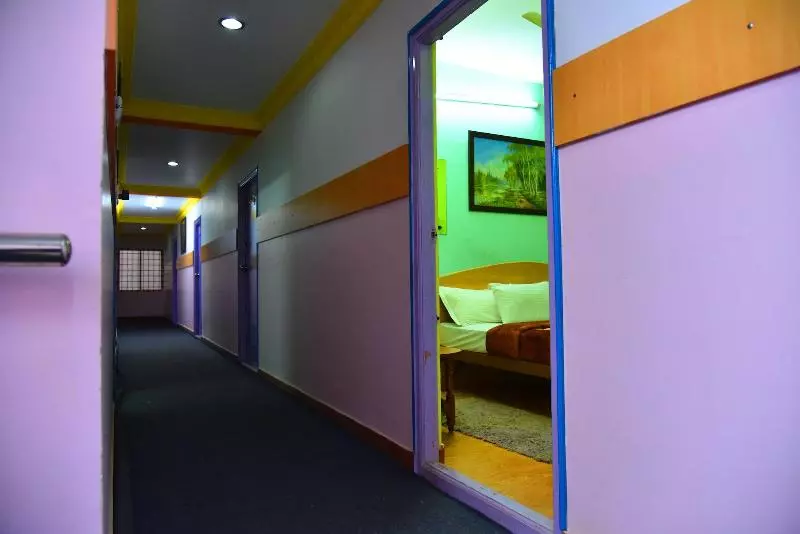 هتل Housefinch Residency