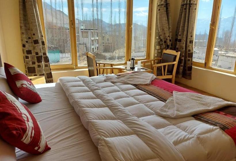 Hotel Khakshal Chubi