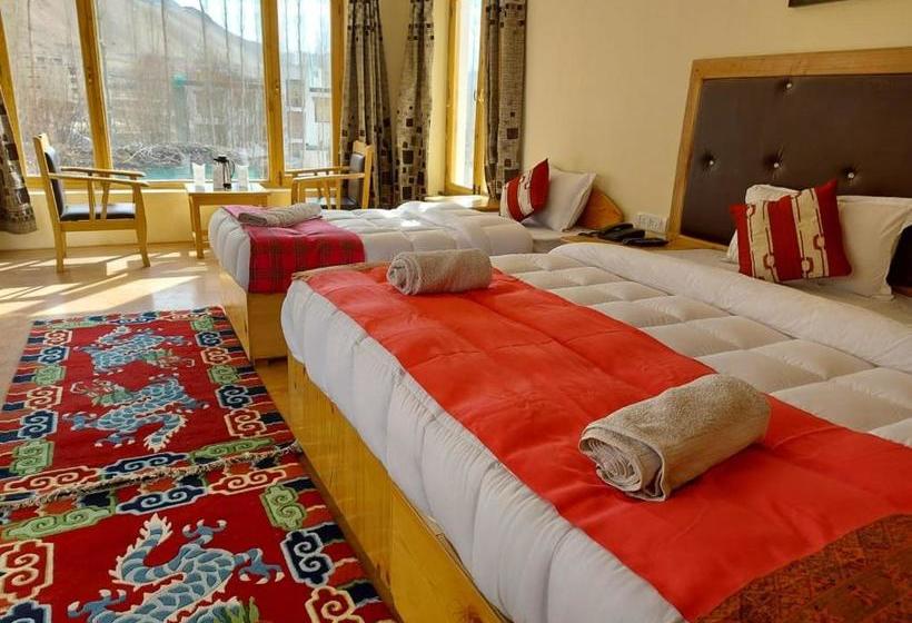 Hotel Khakshal Chubi