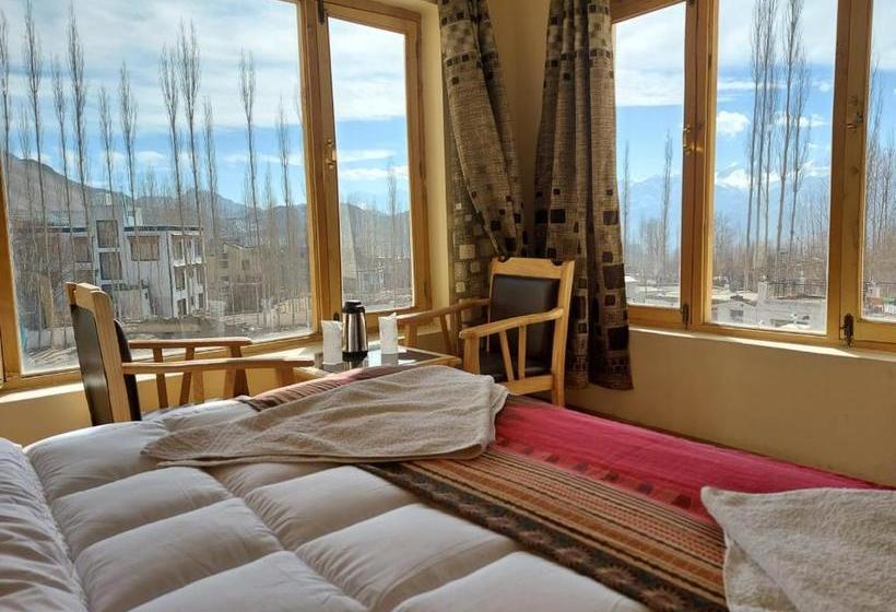 Hotel Khakshal Chubi