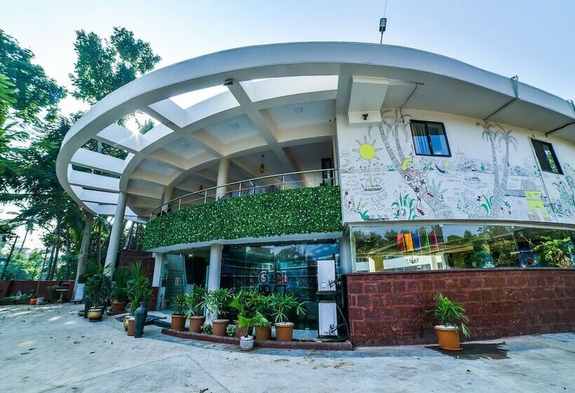 Hotel The Center Court Resort & Spa