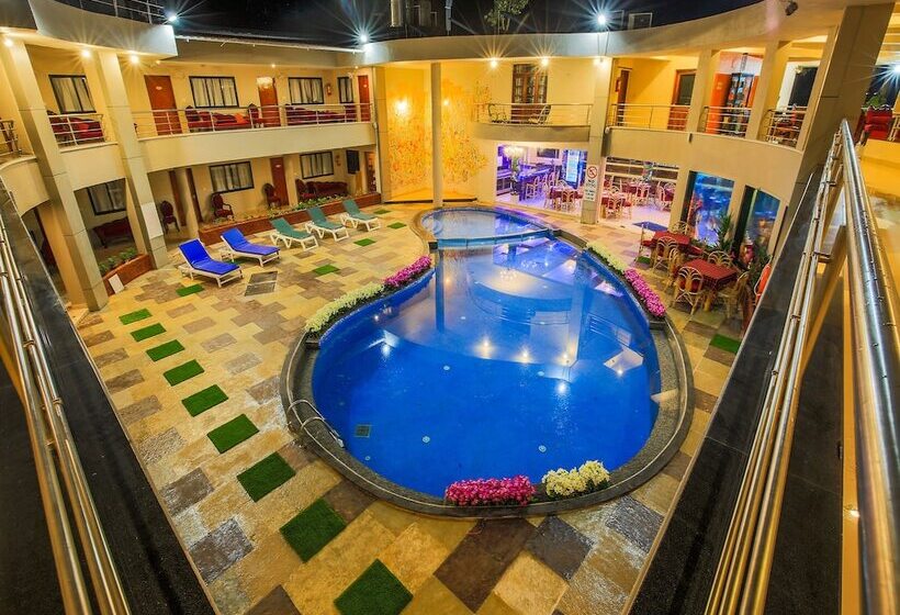 Hotel The Center Court Resort & Spa