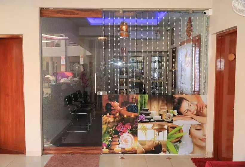 Hotelli The Center Court Resort & Spa