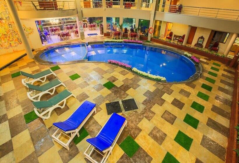 Hotel The Center Court Resort & Spa