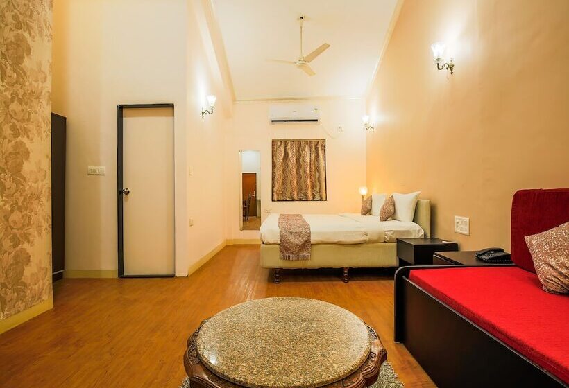 Hotel The Center Court Resort & Spa