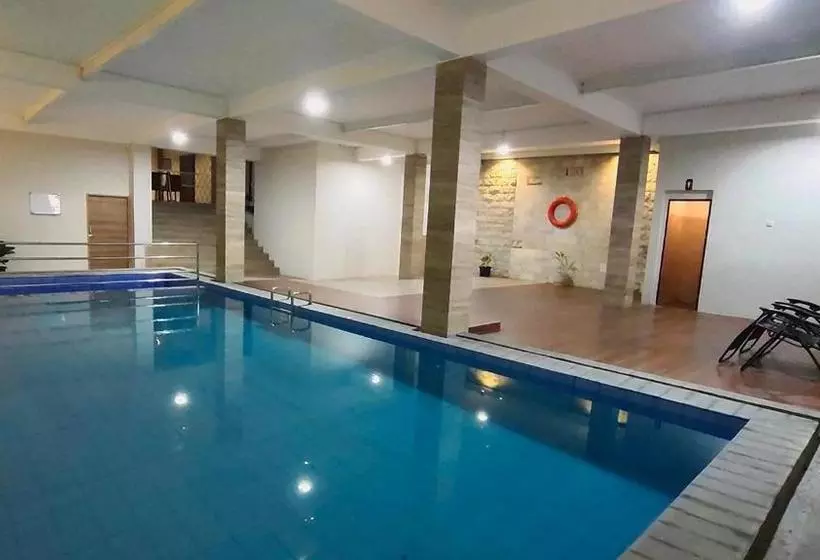 Hotelli Lynn  Mojokerto