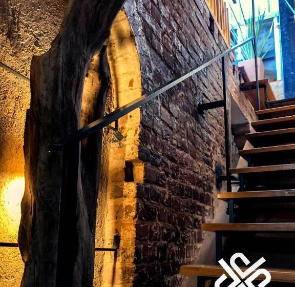 فندق Portal & Suites