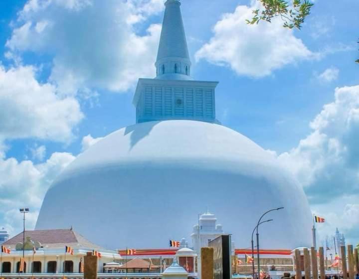 Pensió Antharaa Villa