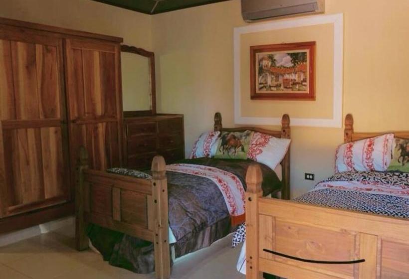 بنسيون Casa De Quincha