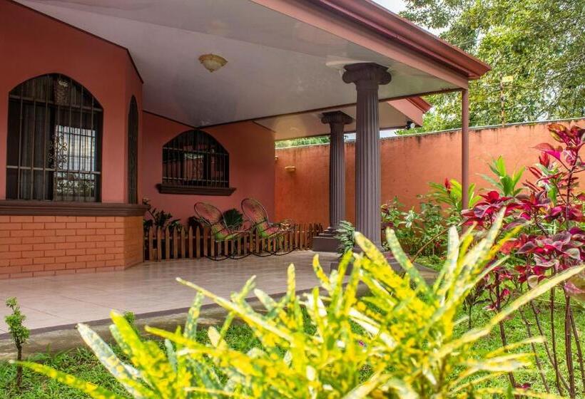 Tico House Bed & Breakfast