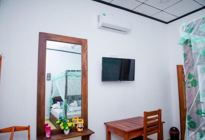 فندق Double Lake View Tissa & Safari