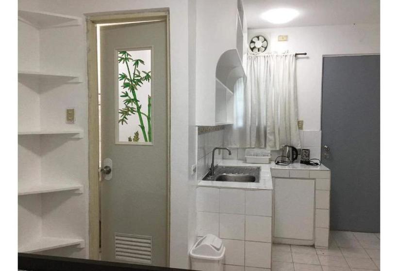 Hotel Oyo 723 Edmar S Transient House