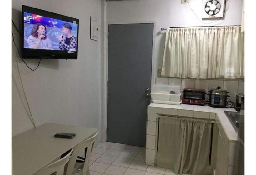 Hotel Oyo 723 Edmar S Transient House