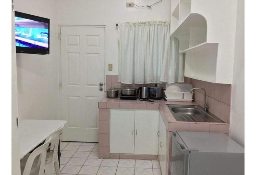 Hotel Oyo 723 Edmar S Transient House