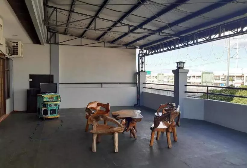 ホテル Oyo 731 P3k Suites 1