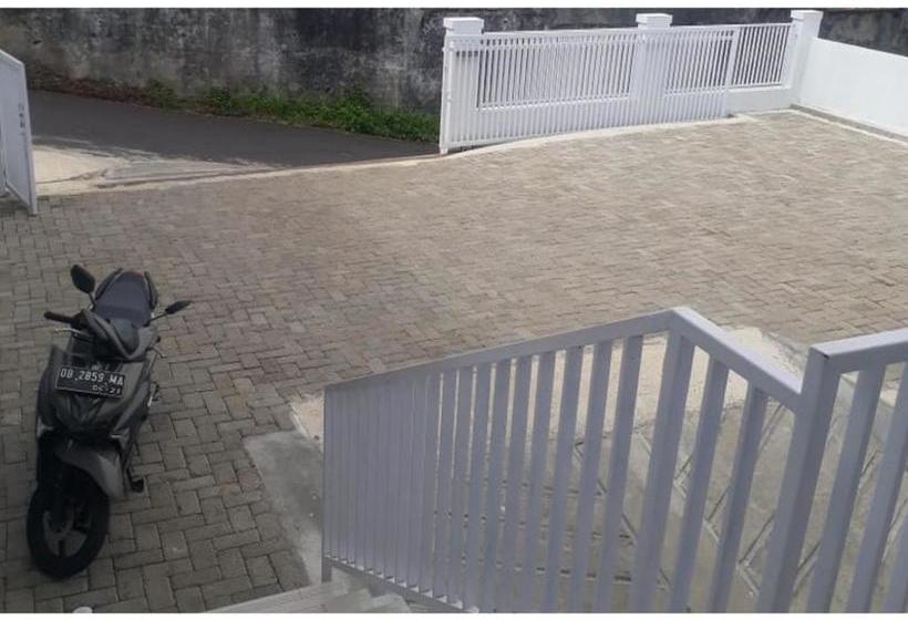 فندق Paving Residence Manado Redpartner