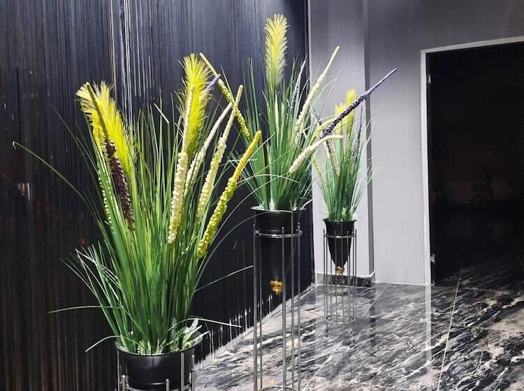 هتل Skylon Airport