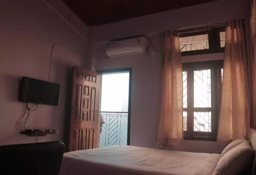 ペンション Grassroot Residency Guwahati