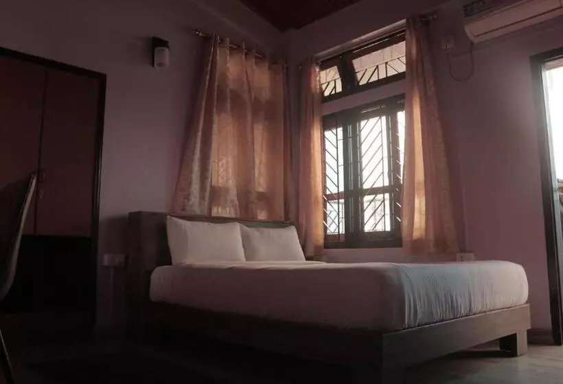 ペンション Grassroot Residency Guwahati