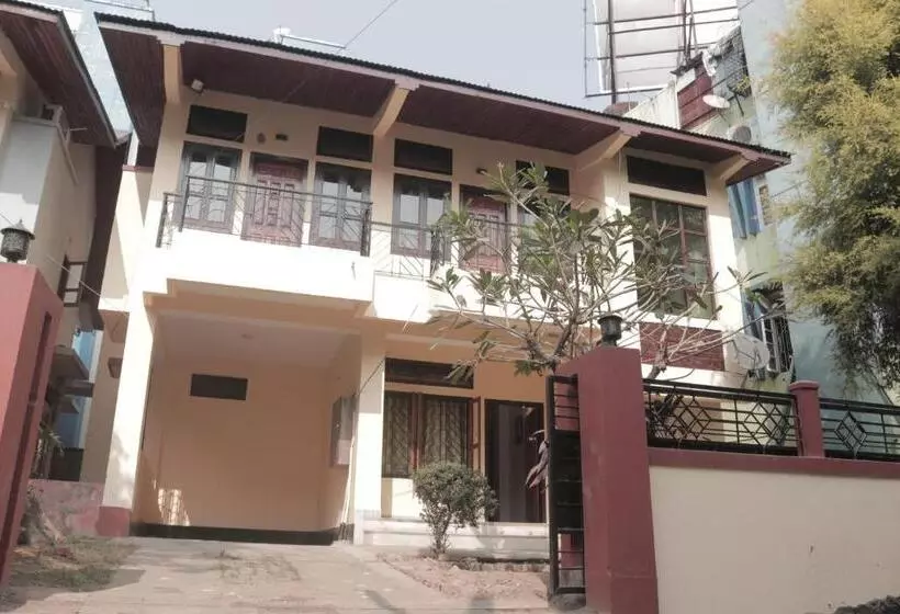 ペンション Grassroot Residency Guwahati