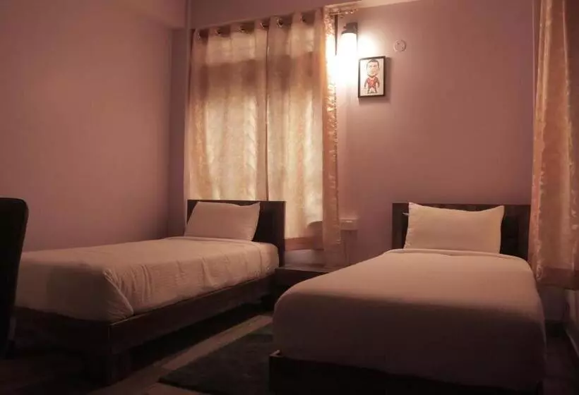 ペンション Grassroot Residency Guwahati