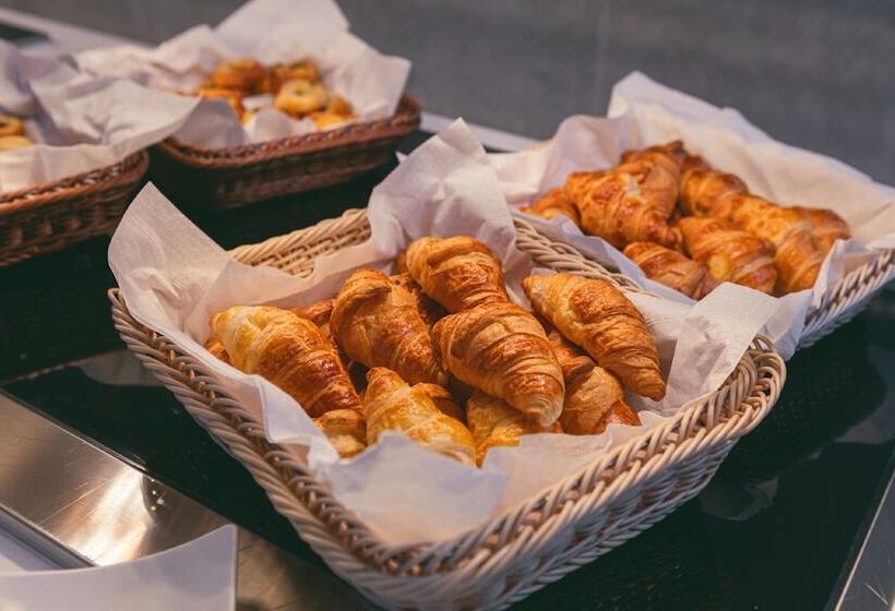 Bora Bora Ibiza Malta Resort - Music Hotel - Adults Only