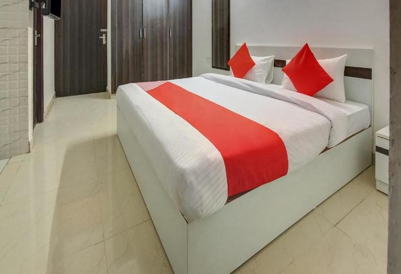 בית מלון כפרי Vaccinated Staff Collection O 26759 Bj Residency