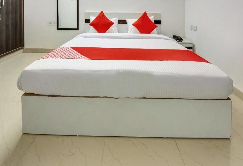 בית מלון כפרי Vaccinated Staff Collection O 26759 Bj Residency