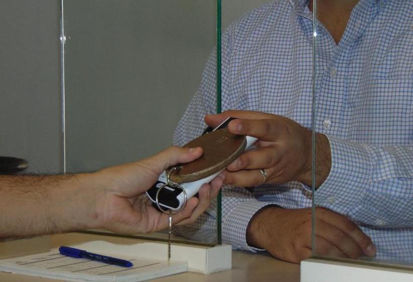 فندق Puerta Del Sol