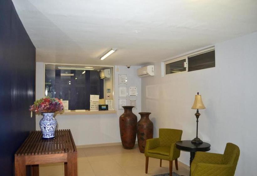 فندق Puerta Del Sol