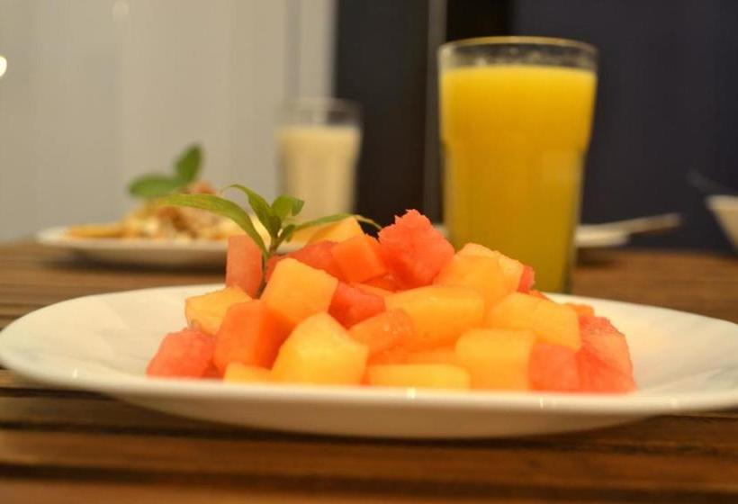 فندق Puerta Del Sol