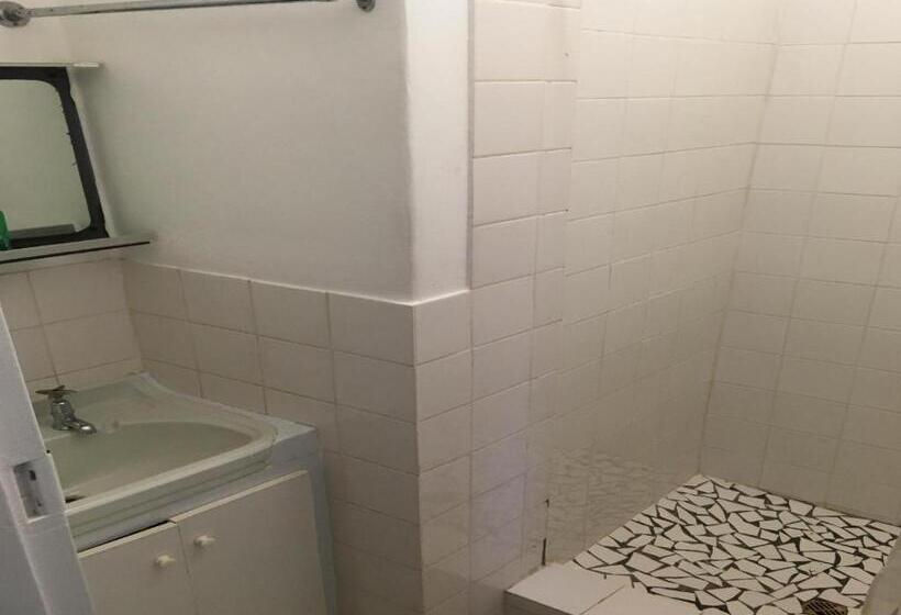 Pension Flipflops And Treetops