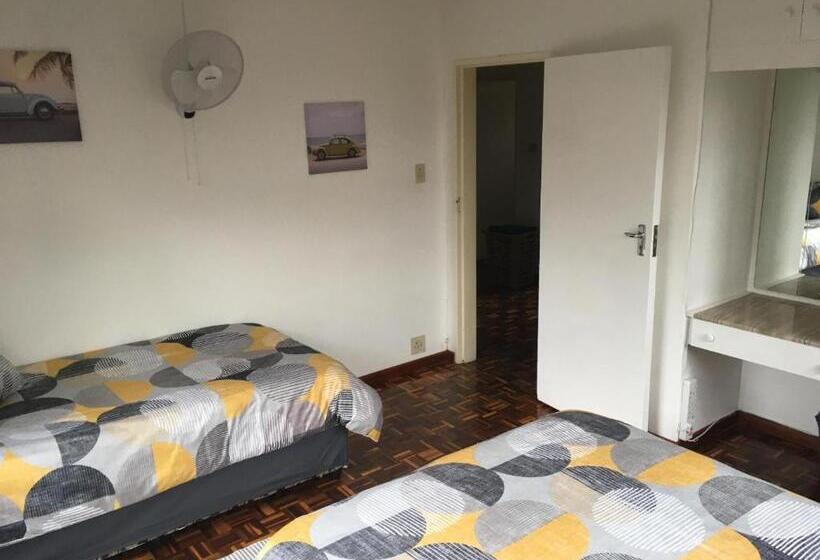 Pension Flipflops And Treetops