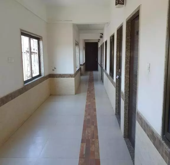 ホテル Manuhar Inn