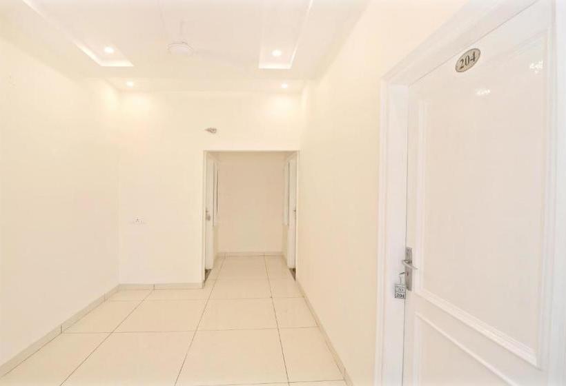 Отель Oyo 22097  Jd