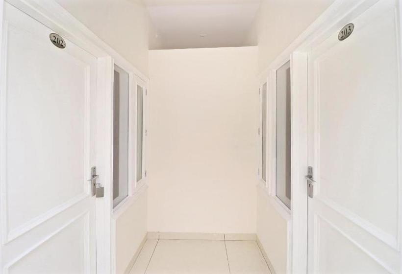 Отель Oyo 22097  Jd