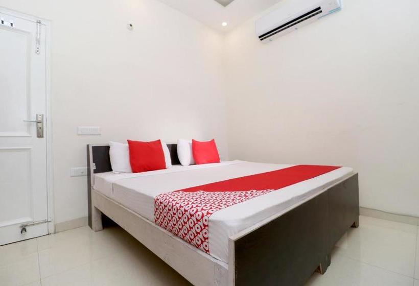 Отель Oyo 22097  Jd