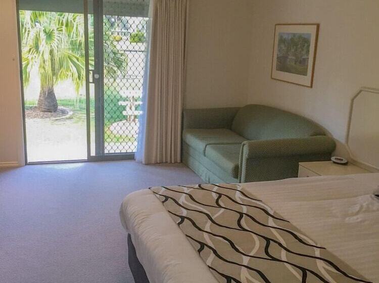 מוטל Deniliquin Country Club Motor Inn
