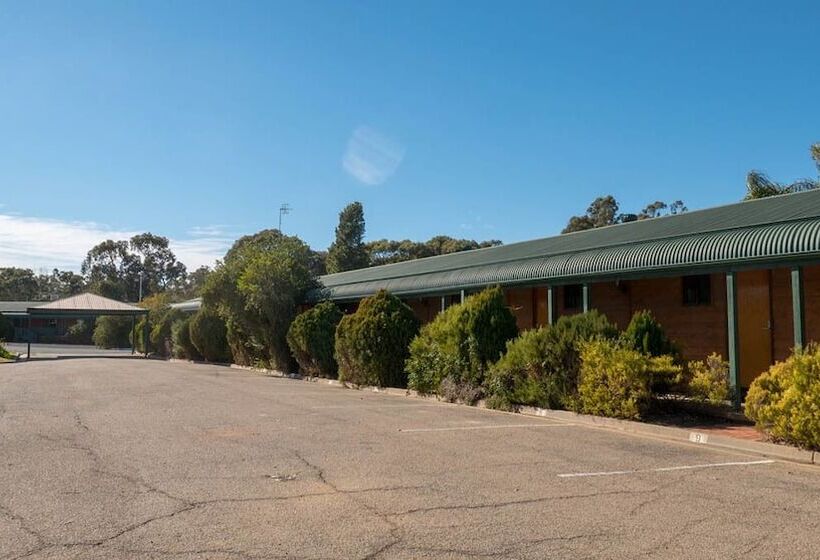 מוטל Deniliquin Country Club Motor Inn