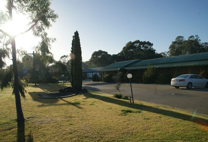 מוטל Deniliquin Country Club Motor Inn