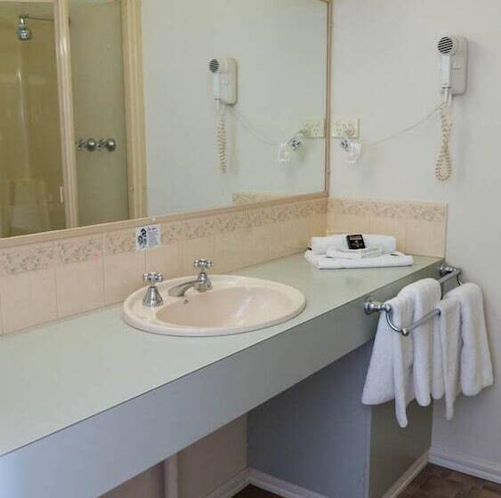 מוטל Deniliquin Country Club Motor Inn